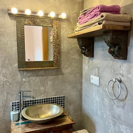 Masia Katmandu * Cretas