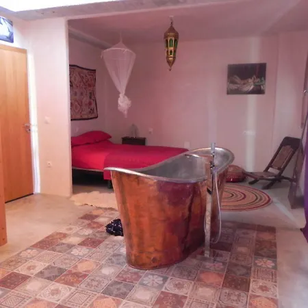 Country house Masia Katmandu Cretas